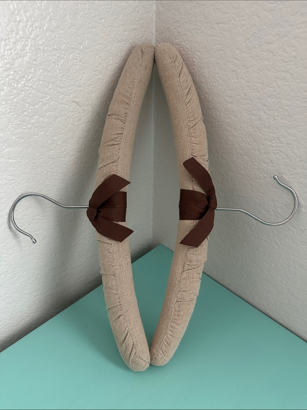 Linen padded heavy duty hangers set of 2ct.-beige color with a bow-brand new.
